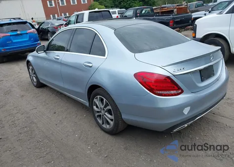 2016 Mercedes-Benz C 300 4Matic/Luxury 4Matic/Sport 4Matic z USA, uszkodzony, nr VIN 55SWF4KB3GU114292